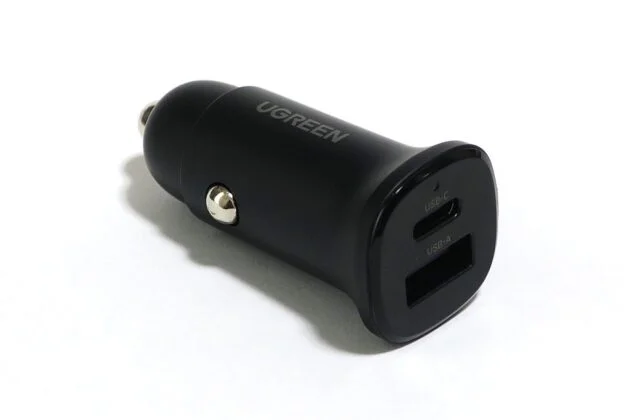 960px Ugreen car charger USB C USB A 30W 25845